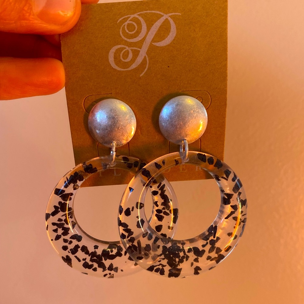 Retired Plunder Earrings 🤍 - Picture 2 of 2